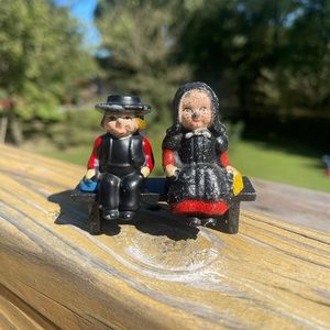 Vintage Cast Iron Amish Kids Boy And Girl On Park Bench 3.5"